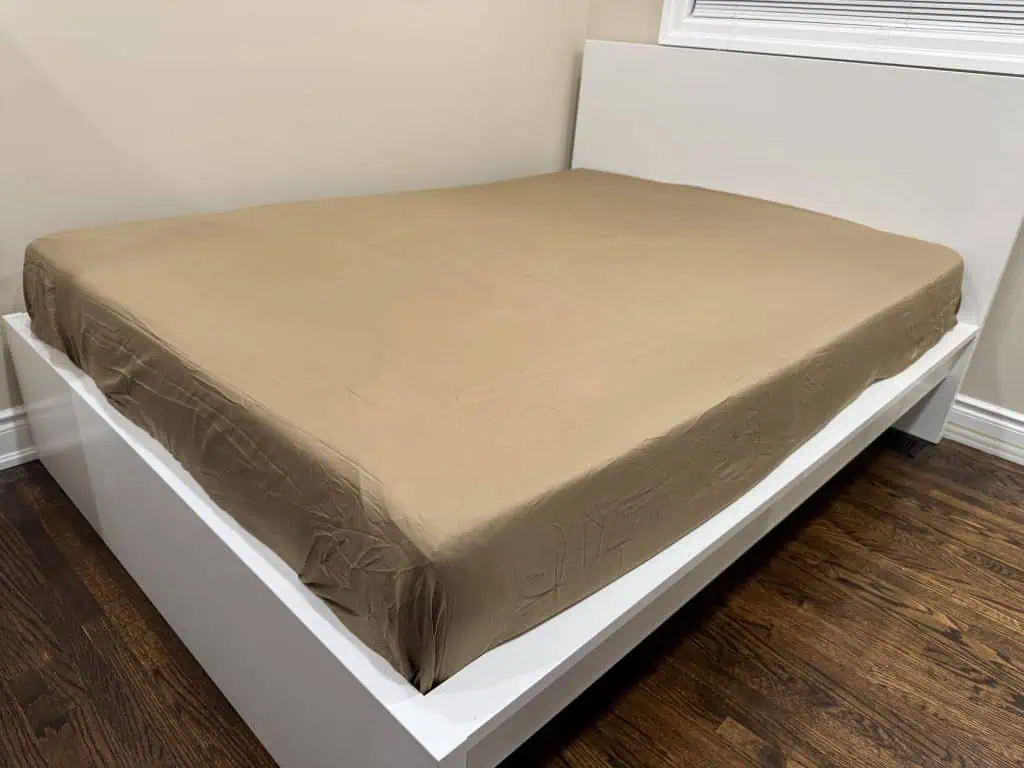 Logan & Cove Pinnacle in Bedroom