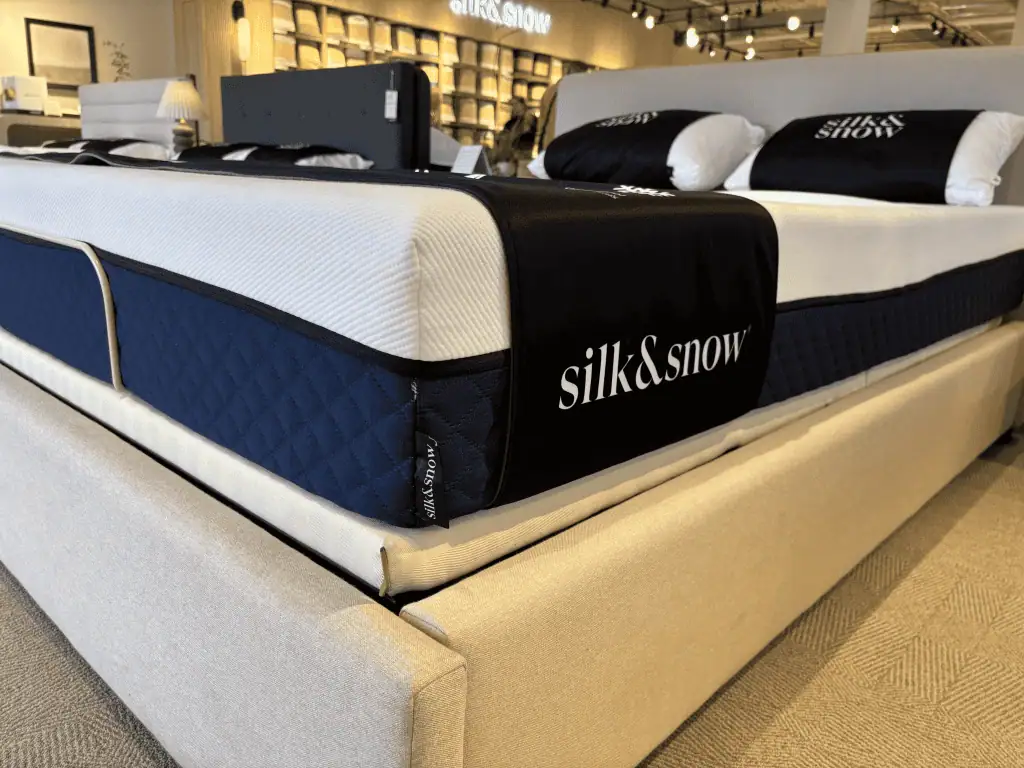 Silk & Snow Adjustable Pillow