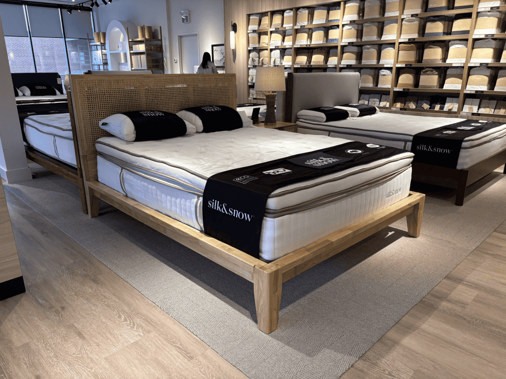 Silk & Snow Reserve Down Pillow