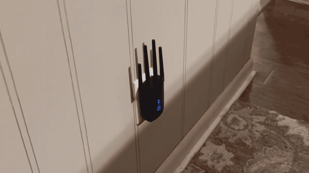 Anahit WiFi Extender Signal Booster In Use