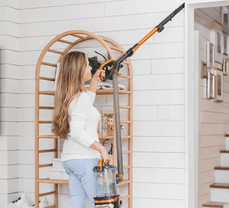 Kenmore DU4080 Featherlite Lift Up Bagless Vacuum Above Floor Cleaning