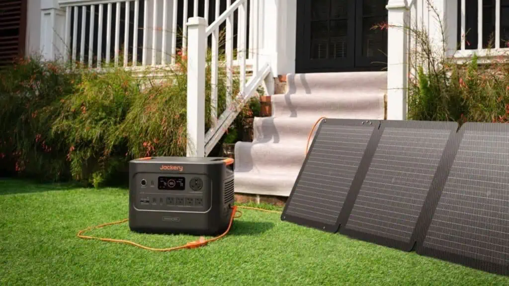 Jackery HP 3000 Charging