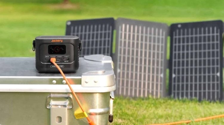 Jackery Explorer 100D Portable Power Station Solar Charging
